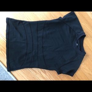 Lulu Size 4 black short sleeve reversible shirt